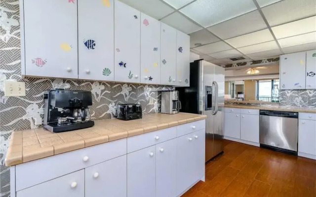 Lighthouse Towers 2008 - Two Bedroom Condo