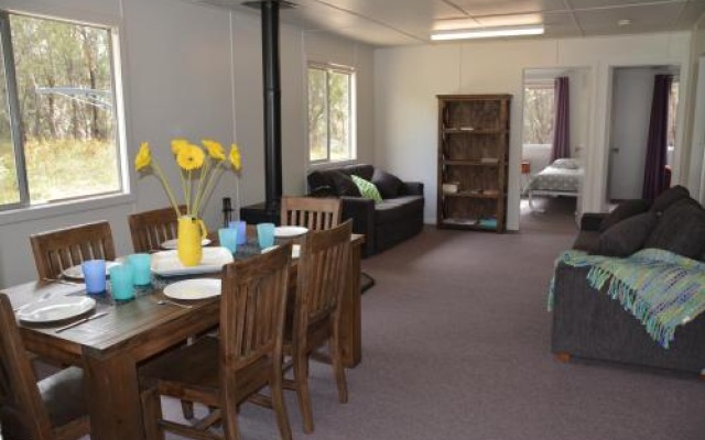 Robinsons Cabin – Guest Rooms – Boorook