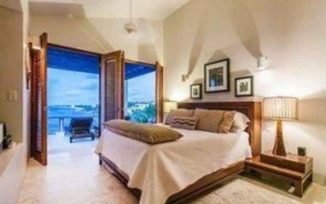 Waves on Shoal Bay Villa