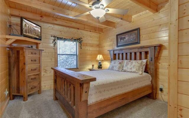 Grin and Bear It - Three Bedroom Cabin