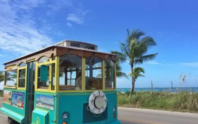 Palms of Sanibel Blue Cottage