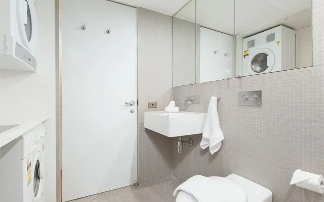 TT404 Spacious Studio Darlinghurst