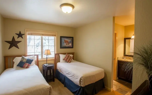 1306 Indian Hills
