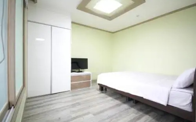 Nandrue Ole Pension