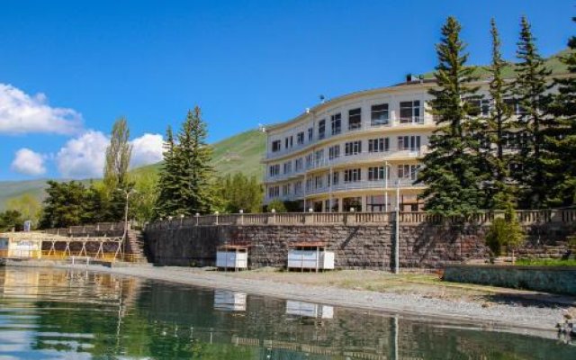 Blue Sevan Hotel