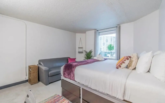 University District Flat + Pool + Gym