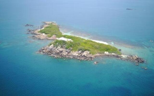 Pigeon Beach Residence