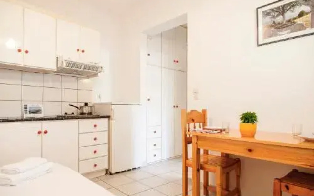 Georgakis George Rooms