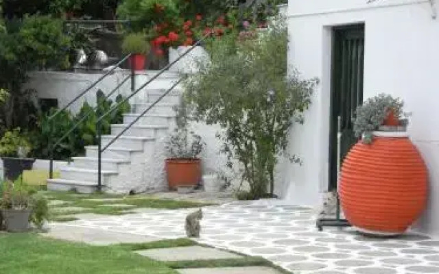 Villa Yiannis (Adult Friendly)