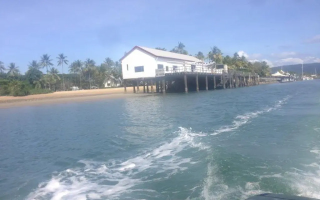 Pineapple Petes Beach House