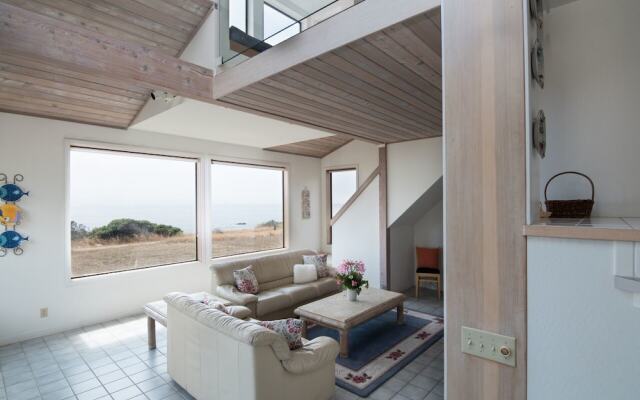 Seafront 3 Br home by RedAwning