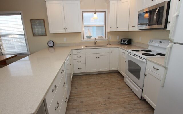 Fitz's Wave Watcher - 4 Br Home