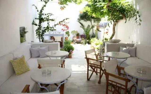 Sanoudos Hotel