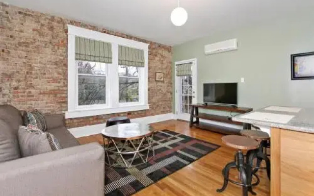 Historic Nashville Apt on Belmont Campus by RedAwning