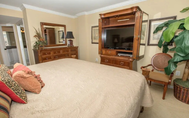 Inlet Reef 610 2 Bedroom Condo by RedAwning