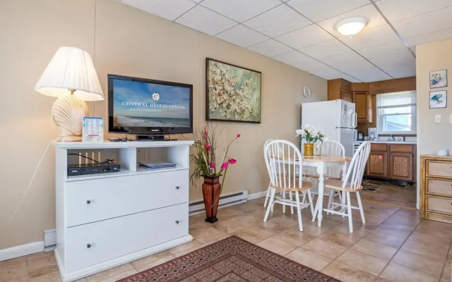 46th St Windjammer 104 1Br Condo