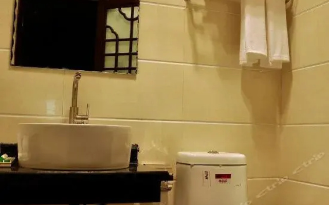 Jin Zhong Qixian Dan Feng Ge Hotel