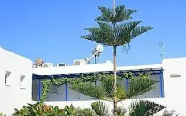 Loukia Apartments & Studios