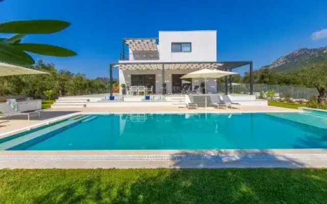 Villa Acaste