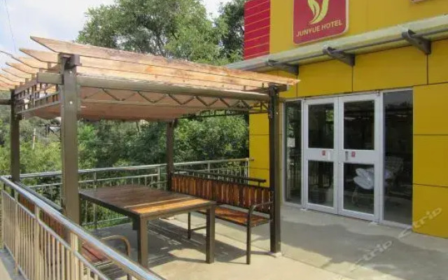 Junyue Inn