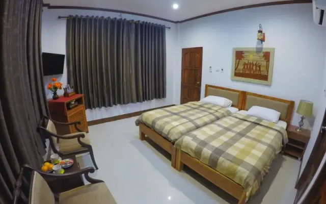 Chandra Varin Hometel