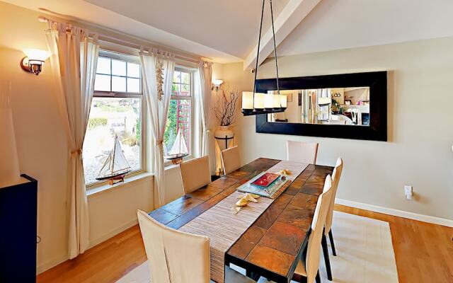 2254 Mariners Way Home