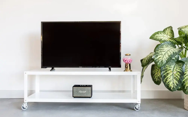 Playful 1BR Hillcrest Suites by Sonder