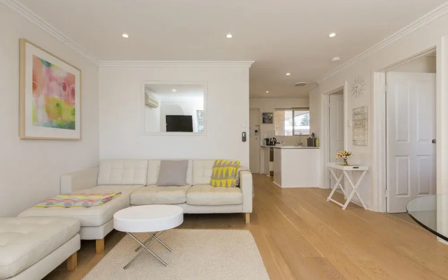 Cottesloe Beach Pines Apartment