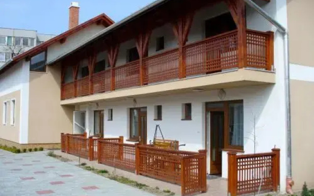 Rózsakert Apartmanház