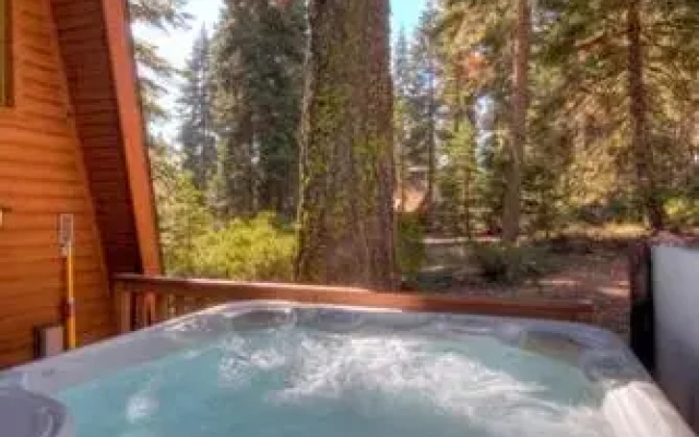 Pezzola Luxury Rental Cabin by RedAwning