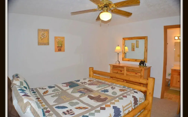 Heaven's Cove - 2 Br cabin by RedAwning