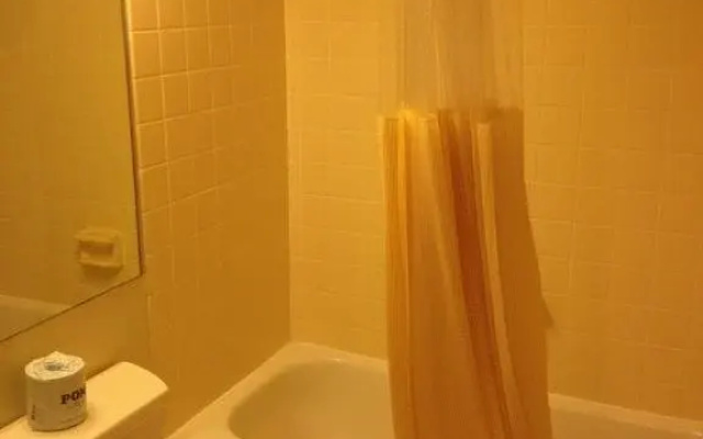 Travel Hotel & Suites
