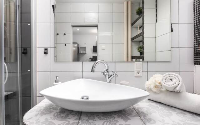 Little Home - Black Swan