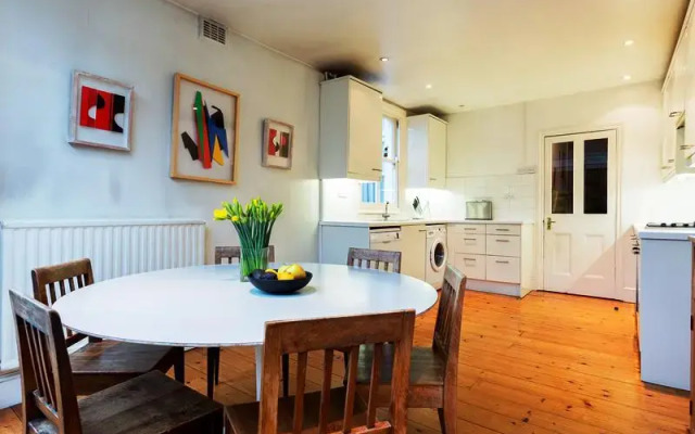 Veeve  2 Bed House Hazeldene Road Chiswick