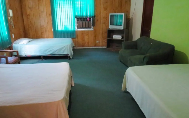 Hostal Tropicana