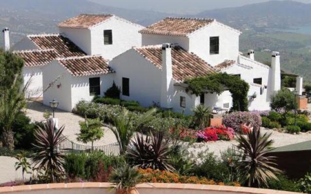 Cantueso Rural Cottages And Restaurant