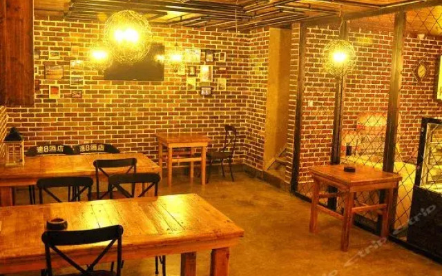 龙亭尚景酒店(大营盘省贸易学校店)
