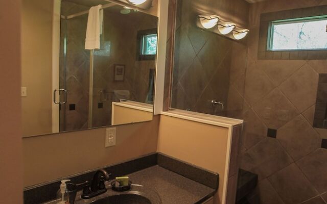 Couples Paradise - Hocking Hills