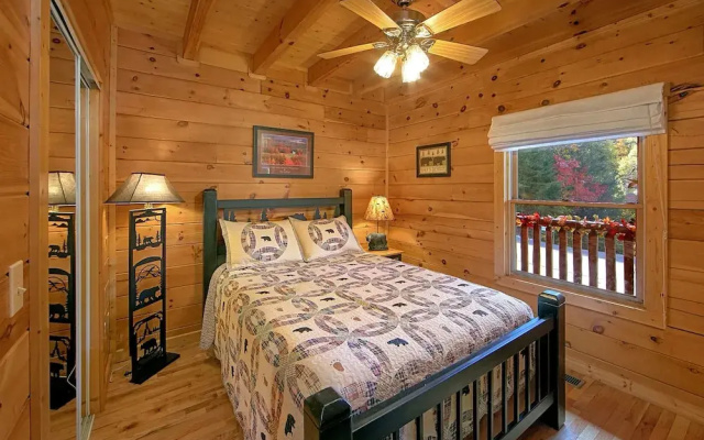 Boulder Bear Lodge 355 - Three Bedroom Cabin