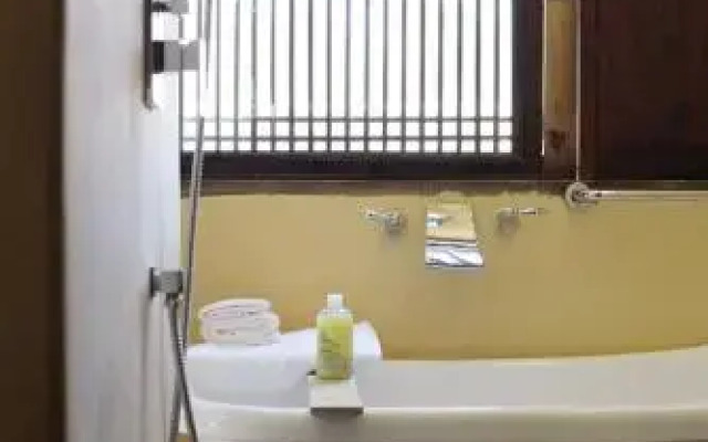 Breezehill Residence