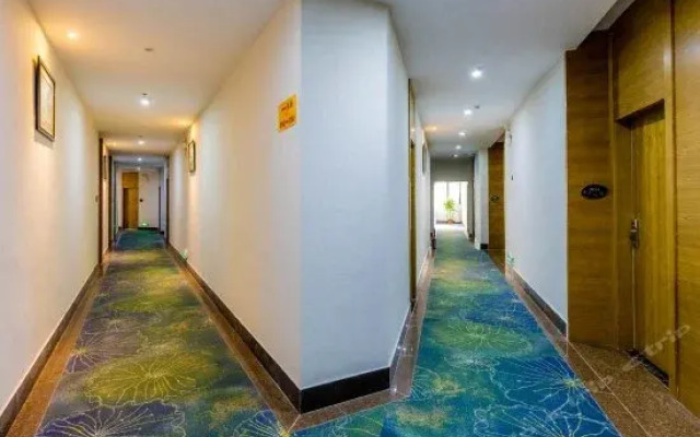 Jinlizhou Hotel (Gongbei Port Light Rail Station)