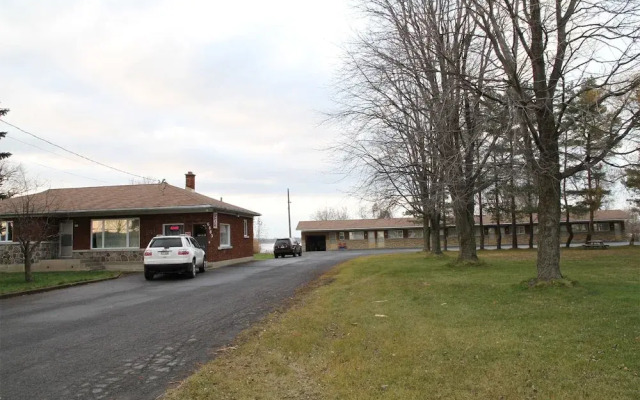 Motel au Bord du Lac