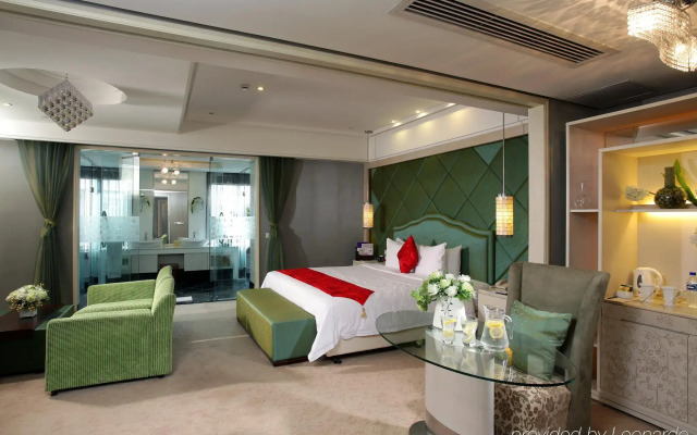 Q Hotel