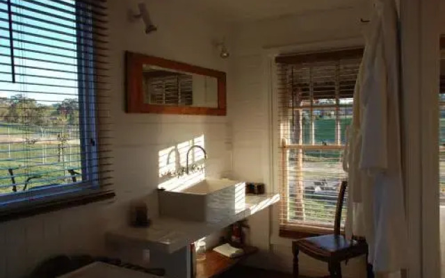 Mancuso Country Cottage Retreat