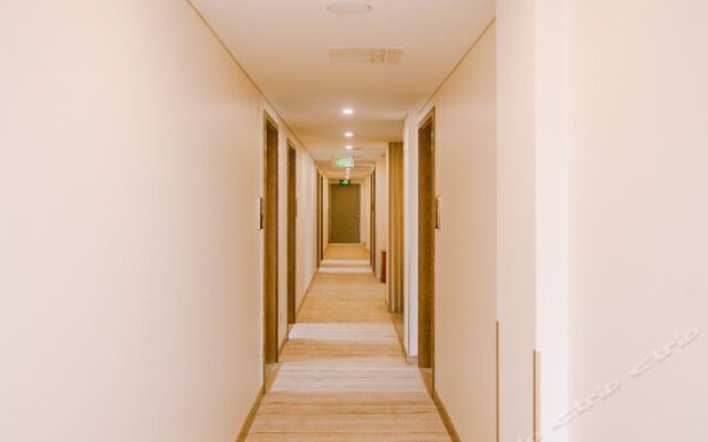 Super 8 Hotel Xiamen Train Station Holiday Mall Branch