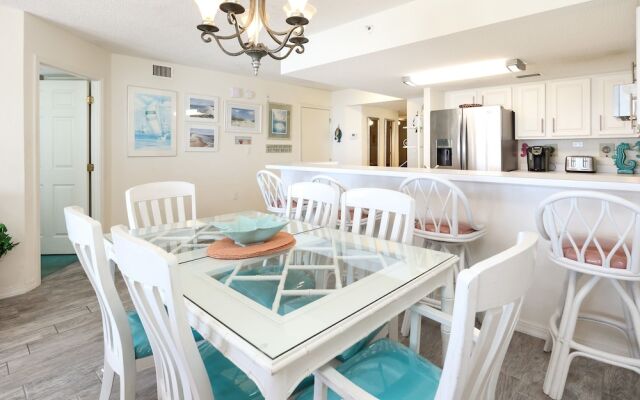 Islander 6011 by RedAwning