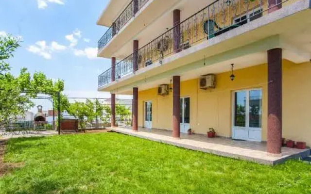 Egzona Home