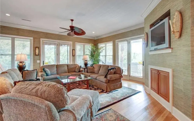 33rd Avenue 4 by RedAwning
