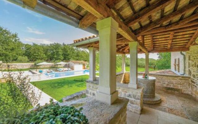 Elegant Villa in Istria With Outdoor Pool