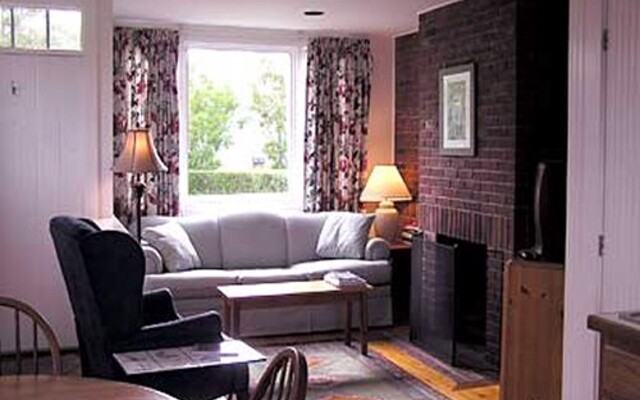 Brant Point Courtyard